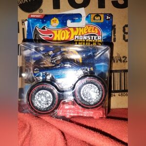Hot Wheels Monster Trucks Bigfoot TREASURE HUNT CHASE Includes Crushed Car
